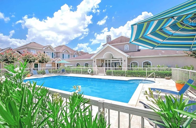 Luxe Oasis Château – Entire Houston Home wPool Near NRG, Med Center & Galleria