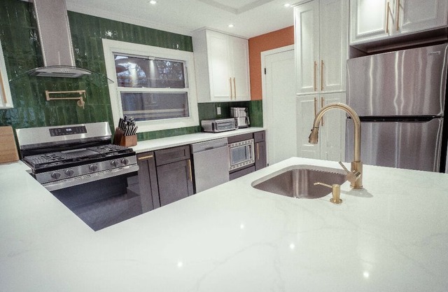 3-bedroom apartment in beautiful Brooklyn with AC
