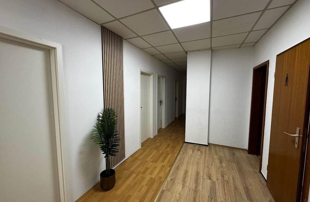 Dreieich apartment 10 persons - 8 single rooms parking lot truck