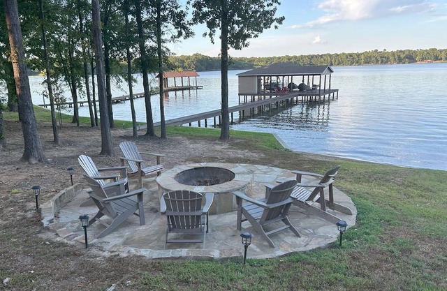 The Million Dollar View Lakehouse ~Sleeps 10 ~Kayaks ~Fire Pit