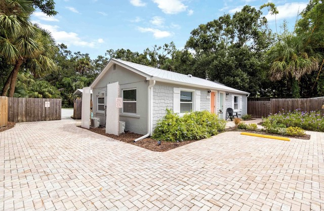 Welcome to our cottages 1 mile from the Gorgeous White Siesta Key Beach