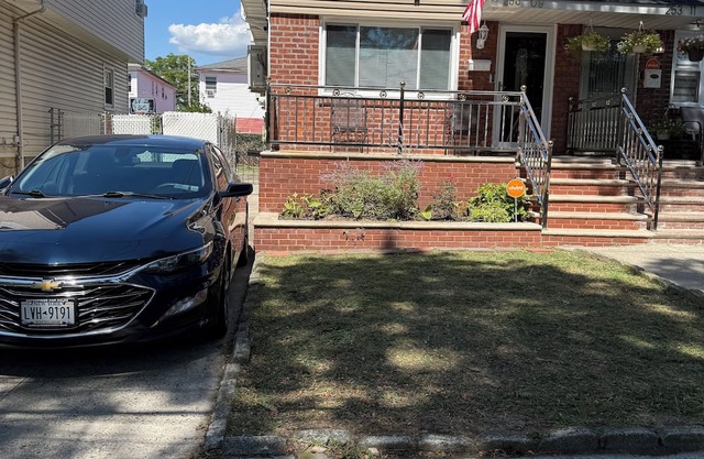 Peaceful cozy 3-bedroom house with AC in Queens.