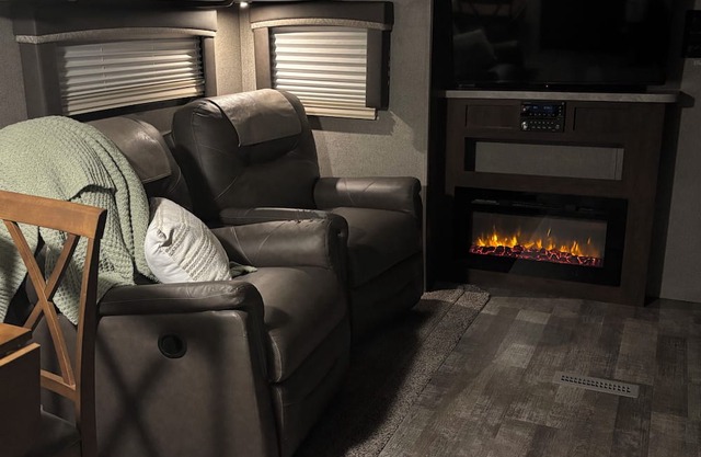Cozy RV in Awesome Round Top with everything needed for a wonderful stay.