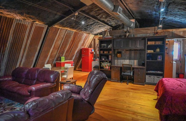 Charming upstairs barn loft apartment in Gatesville