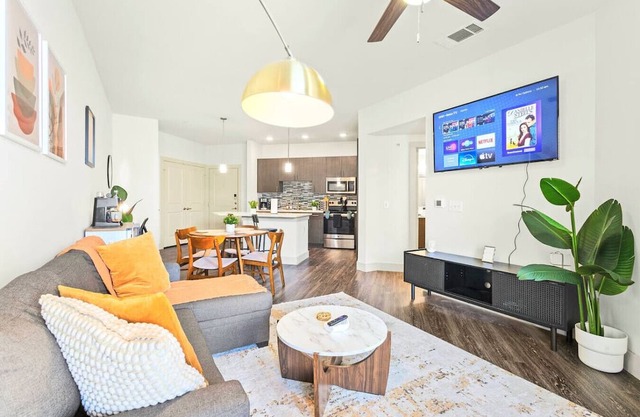 Café Amor I Suite w/ Resort Amenities by Midtown