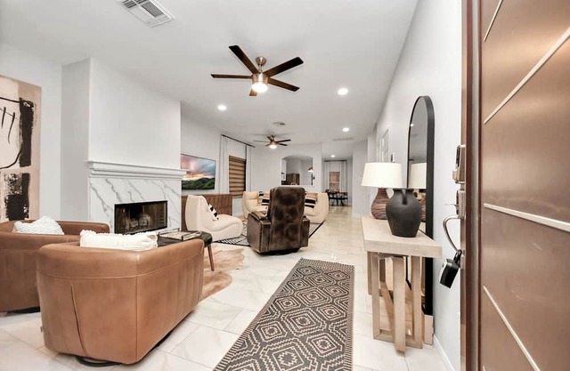 Modern 4-Bed Home in Katy King Beds + Trail Access + Great Location