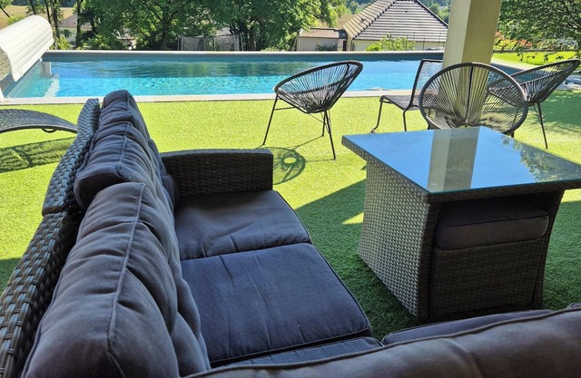 Fully equipped apartment in a quiet location with swimming pool and large terrace