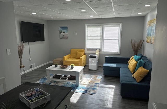 Peaceful and comfy home away from home in the ‘burbs oasis