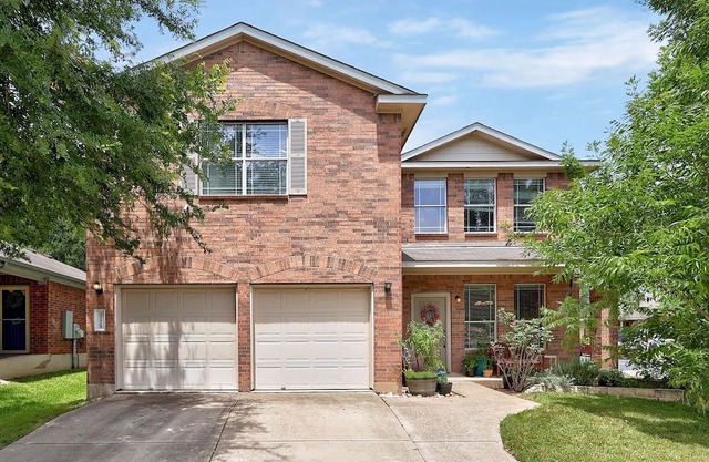 Family-Friendly 4BR House with Backyard Oasis & Multi-Month Discounts