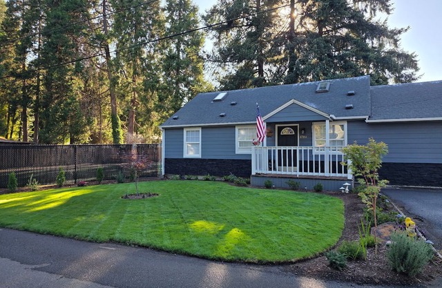 3-bedroom house in fabulous Mckenzie River/Springfield
