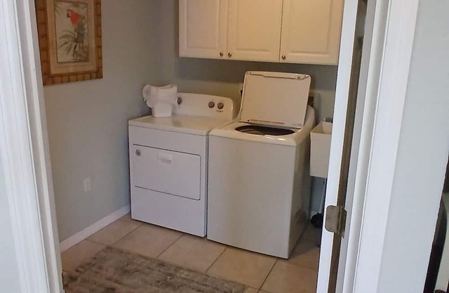 Beautiful 3BR2BA FULLY FURNISHED ! Convenient to races,airport!
