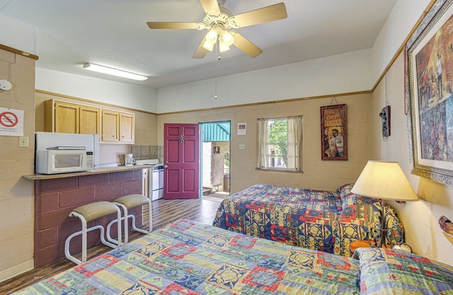8 Mi to Lake Whitney State Park: Quaint Studio!
