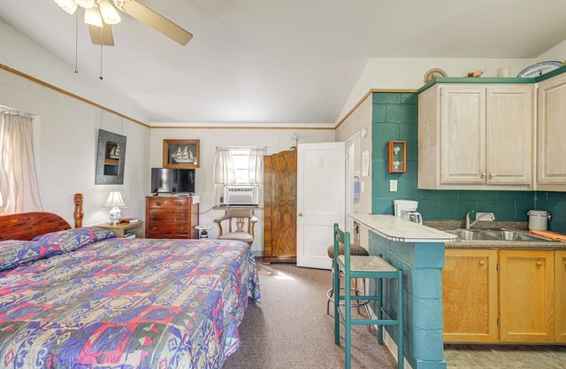 Hike On-Site: Lake Whitney Studio Hideaway