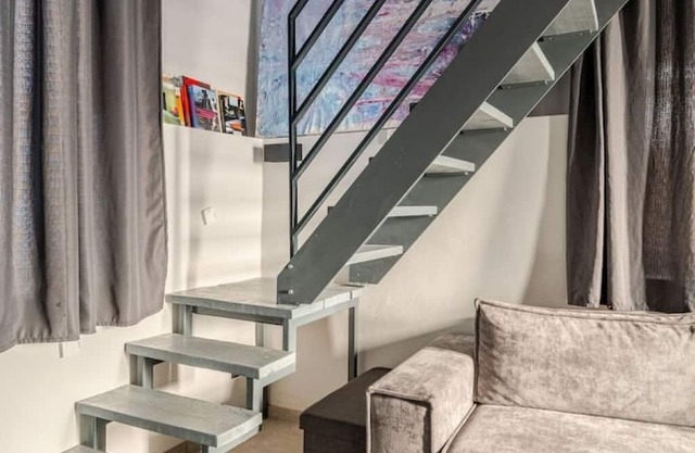 Stylish loft with kitchen, carport, WiFi & fireplace