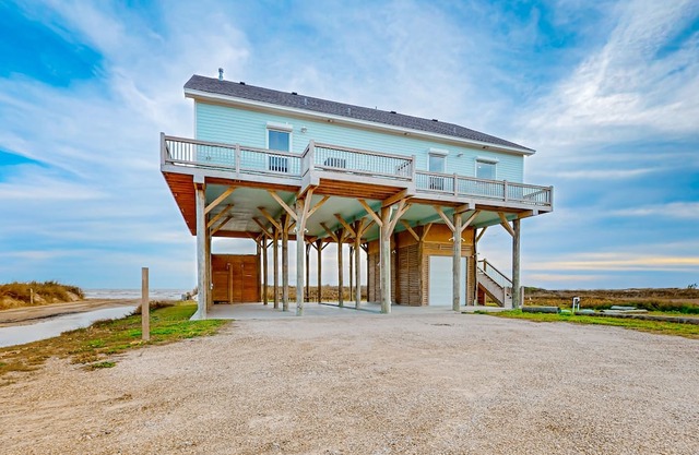 Gilchrist 4BR | Oceanfront & Panoramic Views