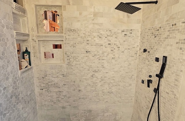 Ryder cup 3-bedroom house pool hot tub AC in Plainview off greenbelt path