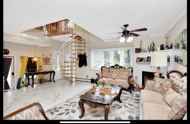 Fantastic 2-bedroom house. Walk to Ryder Cup and LIRR.