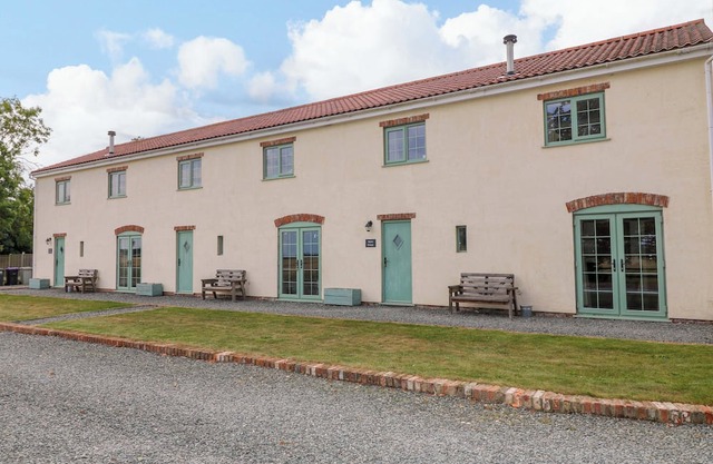 MYLO'S COTTAGE, family friendly, with open fire in Boston