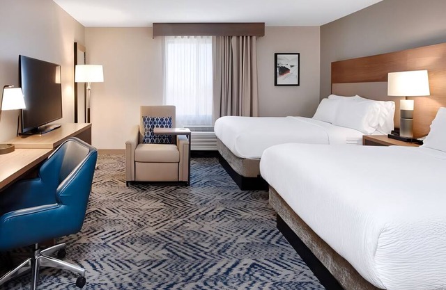 Enjoy Convenient Location at Clean, Comfortable Suite w/Fully Equipped Kitchen