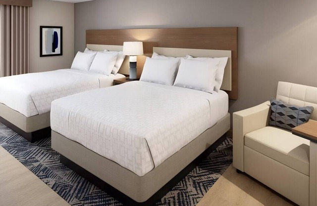 Spacious Suite with Full Kitchen Near Macomb Center for the Performing Arts