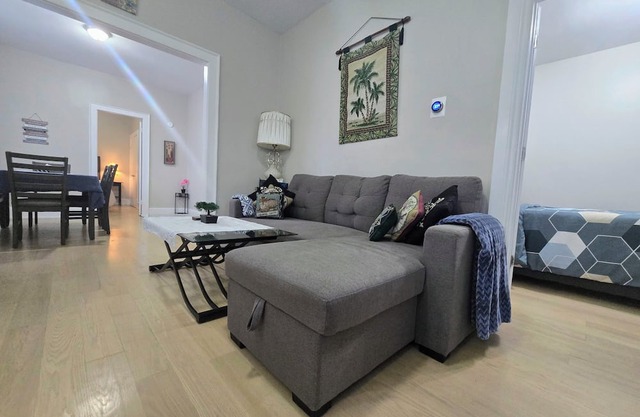 3-bedroom full bungalow in pleasant Downtown Peterborough with AC