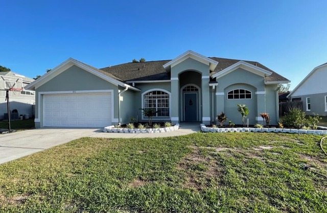 Spacious Home w/Heated Pool Smart TVs- Pool table