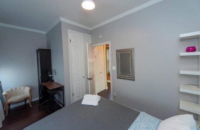 Private entrance studio with bathroom