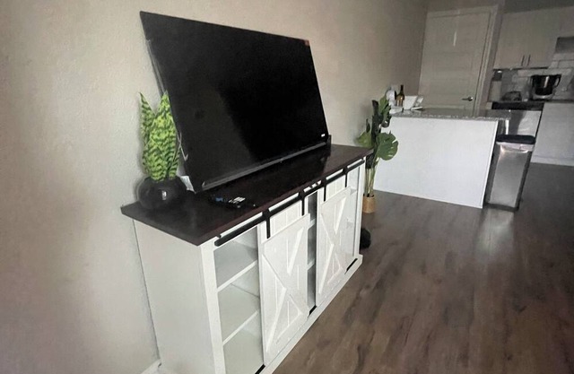 Charming apartment with AC, laundry and fitness equipment in wonderful Houston