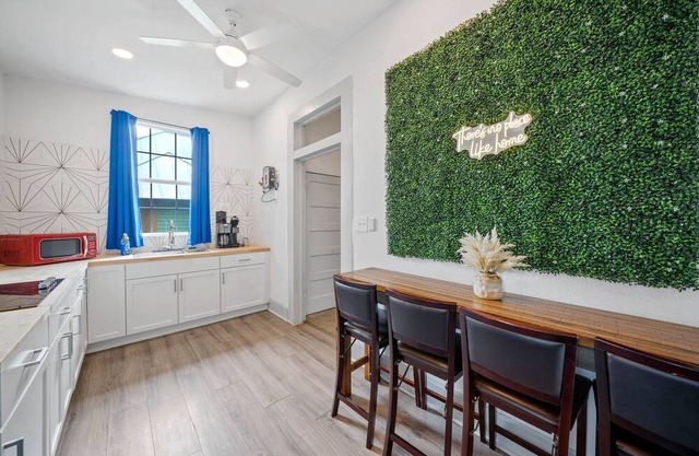 Luxury King Suite l Close to Downtown & Airport