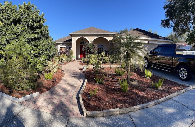 Charming 2-bedroom house in welcoming Tampa with AC