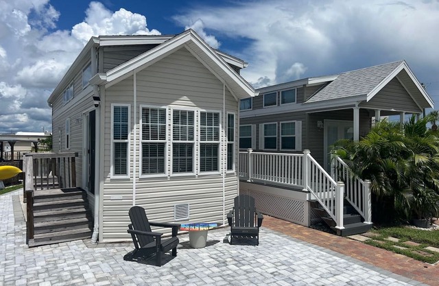 2-bedroom over 55+ community in delightful Punta Gorda great amenities