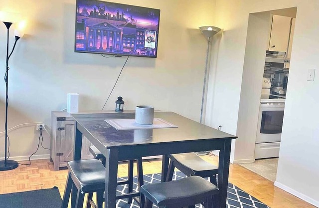 Lovely Penthouse 2 BR apartment with great views!