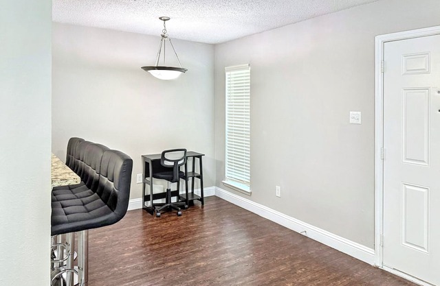 Stylish 1BR w/Smart TV & Wi-Fi