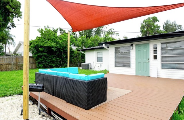 Charming 2-bedroom house near Siesta Key