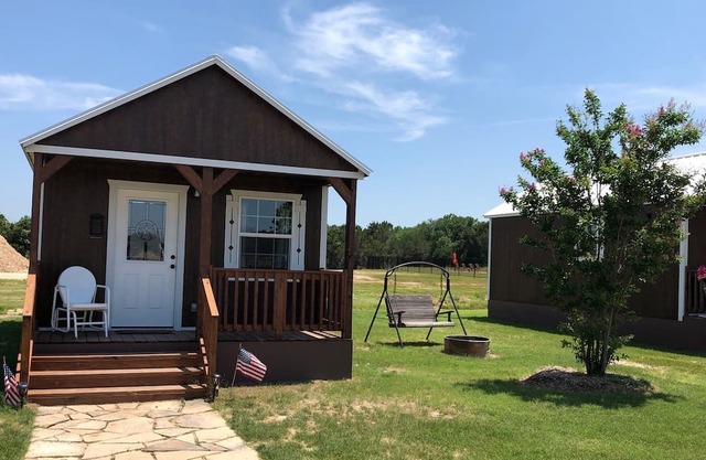 Dinosaur Valley RV Park Cabin 1