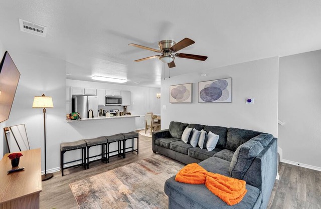 Lovely 3-bedroom townhome with AC in Glenn Heights