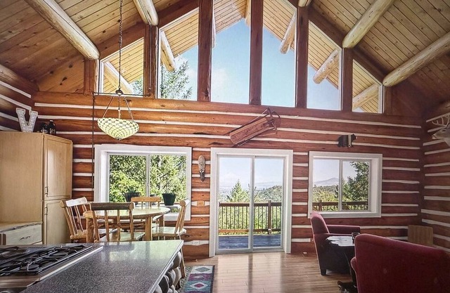 Beautiful Log Home with City View! 2 bedroom 2 bath home in the mountain woods.