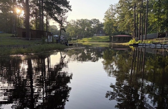 Angler's Dream Stay! Quiet Cove with waterfront and boathouse near Hemphill