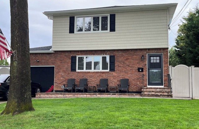 Ryder Cup Rental, 1.4 miles away. n3-bedroom apartment with parking