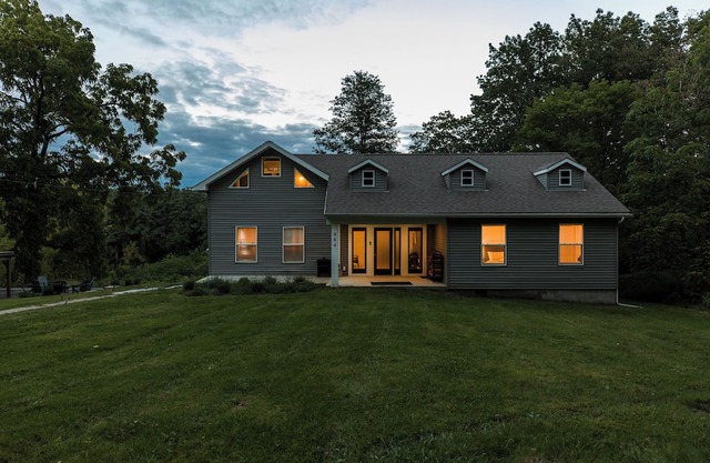 3BR Creekside Retreat with Hot Tub, Firepit & 10min to Hudson