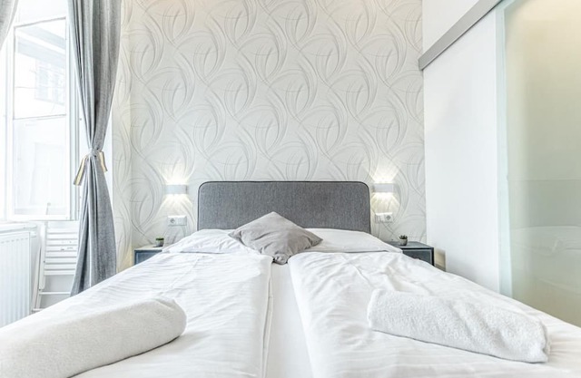 Affordable Hotel room for 2