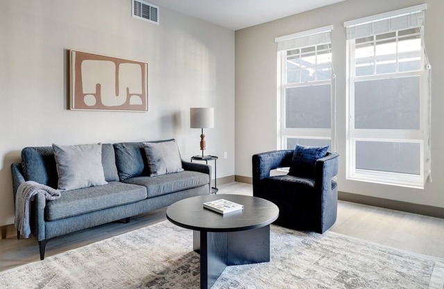 Blueground | Lyon Hoag, rooftop, nr Bayfront Park