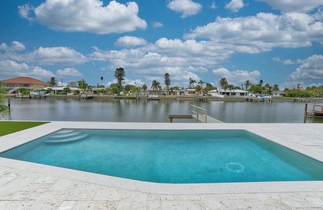 ☀Saltwater Pool🐠Fishing Dock🐶Dog Allowed🌞Parrots Cove🏠Single Family Home