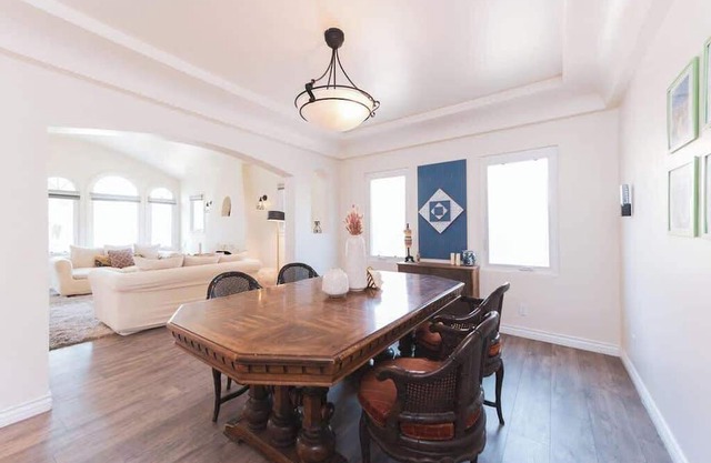 Lovely 2 Bed/1Bth Home in Prime Burbank Location