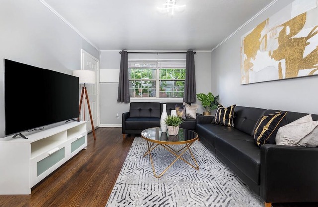 Nearest to Blue Back Square - Affordable w/KING Bed