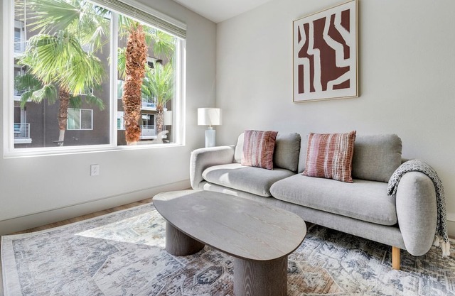 Blueground | East Industrial, pool, nr Coyote Hills