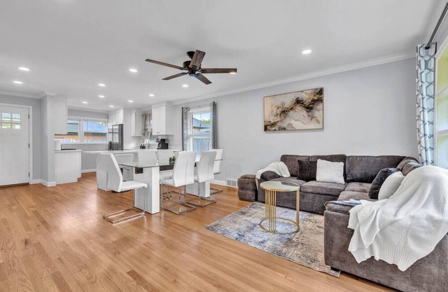 Elmhurst Gem – Ideal Mid-Term Rental, Top Location