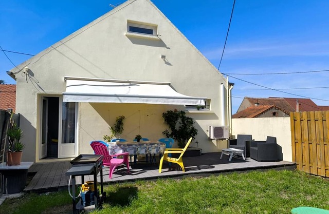 Family home in the heart of Allier with enclosed garden, parking, and air conditioning