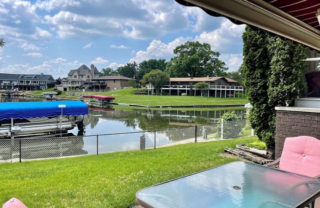 Family Friendly Riverside Oasis:4 BR, Spacious with Peaceful Scenic Views & ND!
