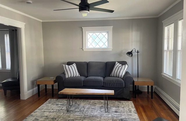 Super Family Friendly home - Sleeps 5. Close to Boston and Salem MA